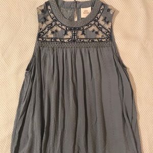 Knox Rose Flowy Top w Embroidered Detailing